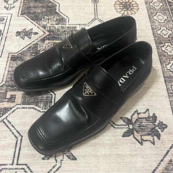 Prada Shoes! - Picture 1 of 7